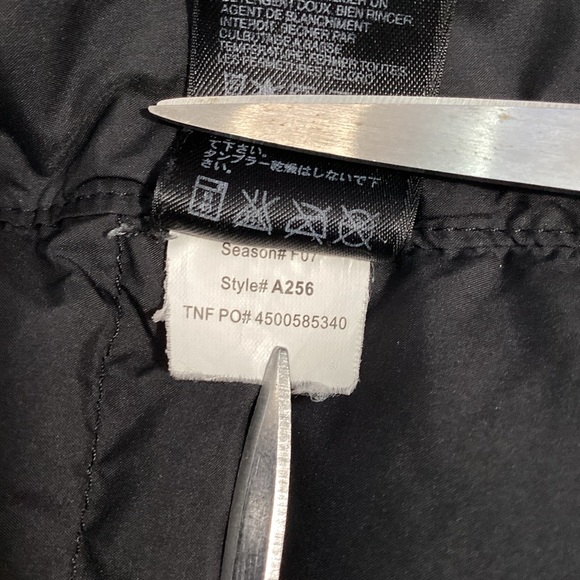 The North Face 700 A0256 Midnight Black Quilted Vest Goose Down Full Zip Size L - Picture 9 of 12